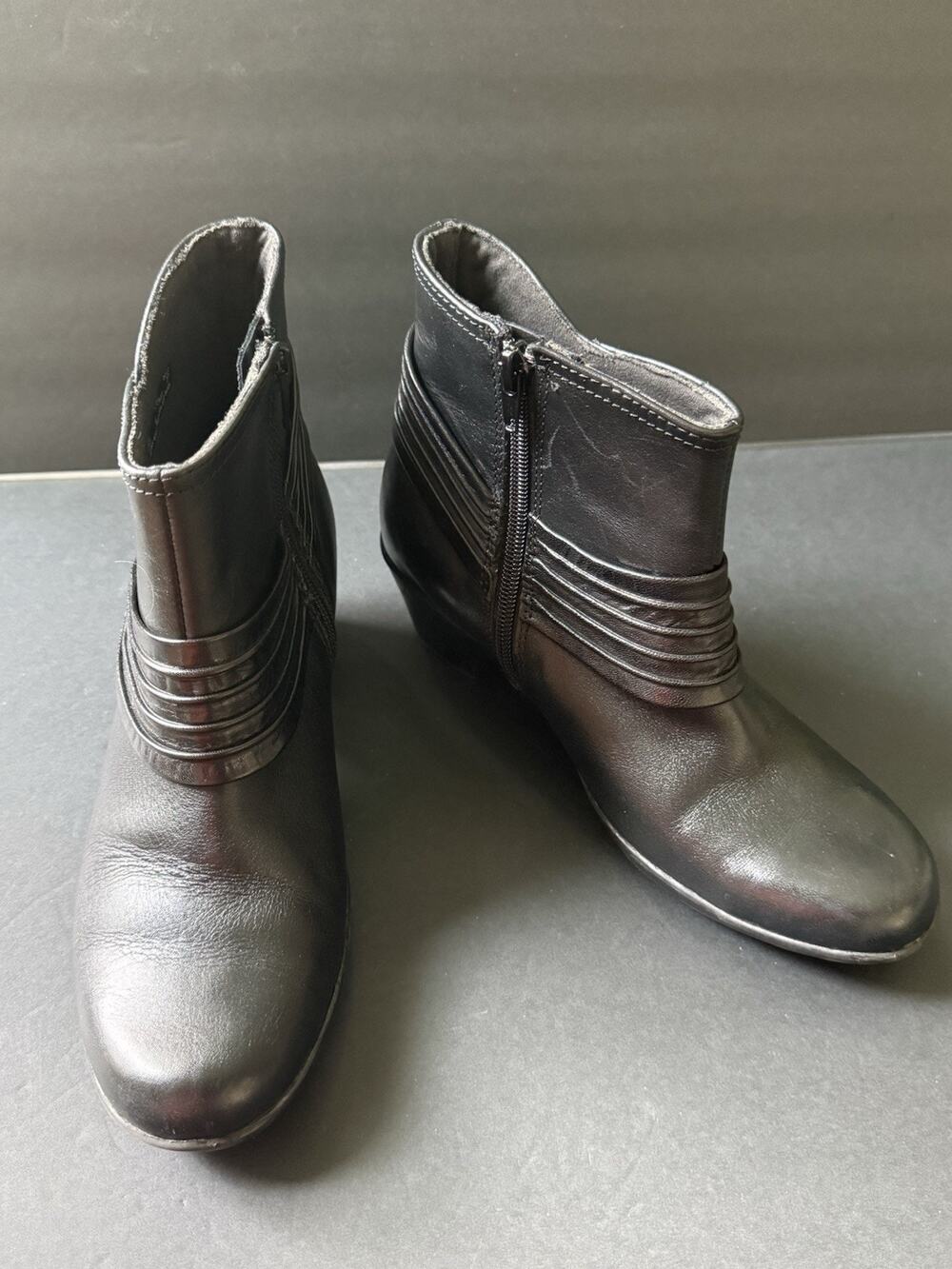 Clarks Bendables Boots Womens Size 6.5 Black Leather Ankle Zip Buckle Flat